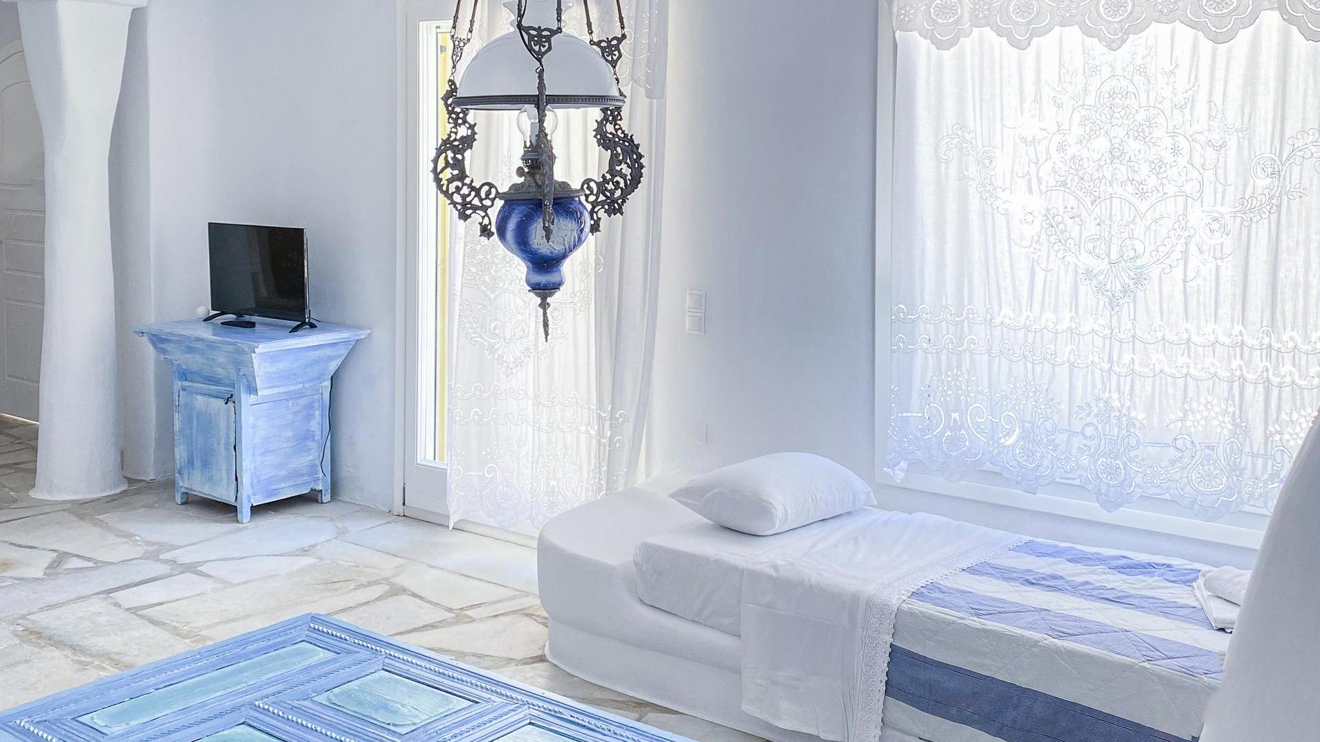 Blue Harmony Suites of Mykonos – Queen Suite for 4 guests