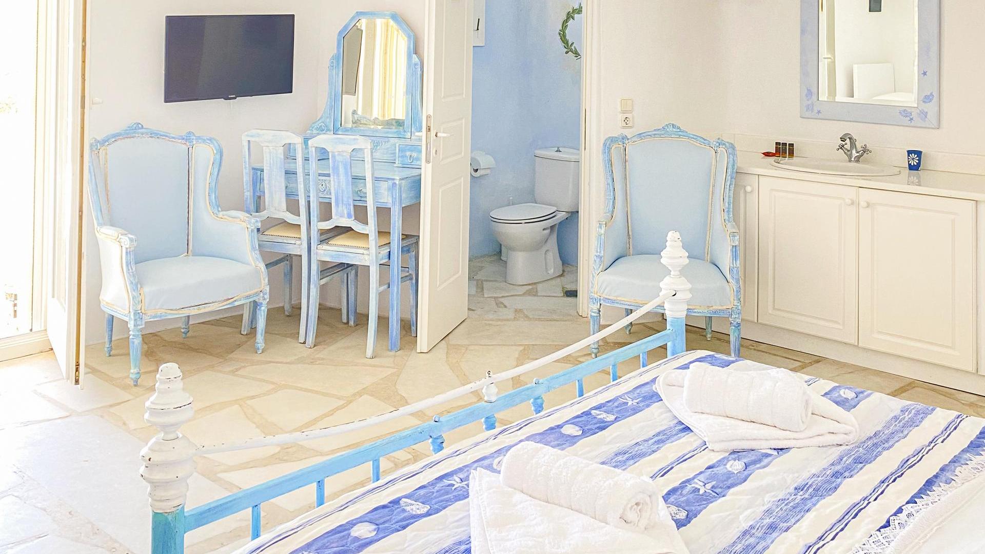 Blue Harmony Suites of Mykonos – Deluxe Suite for 3 guests